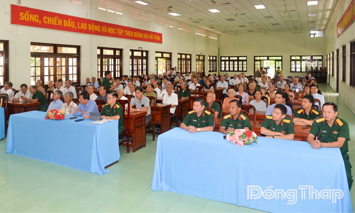 Đại biểu dự họp mặt.
