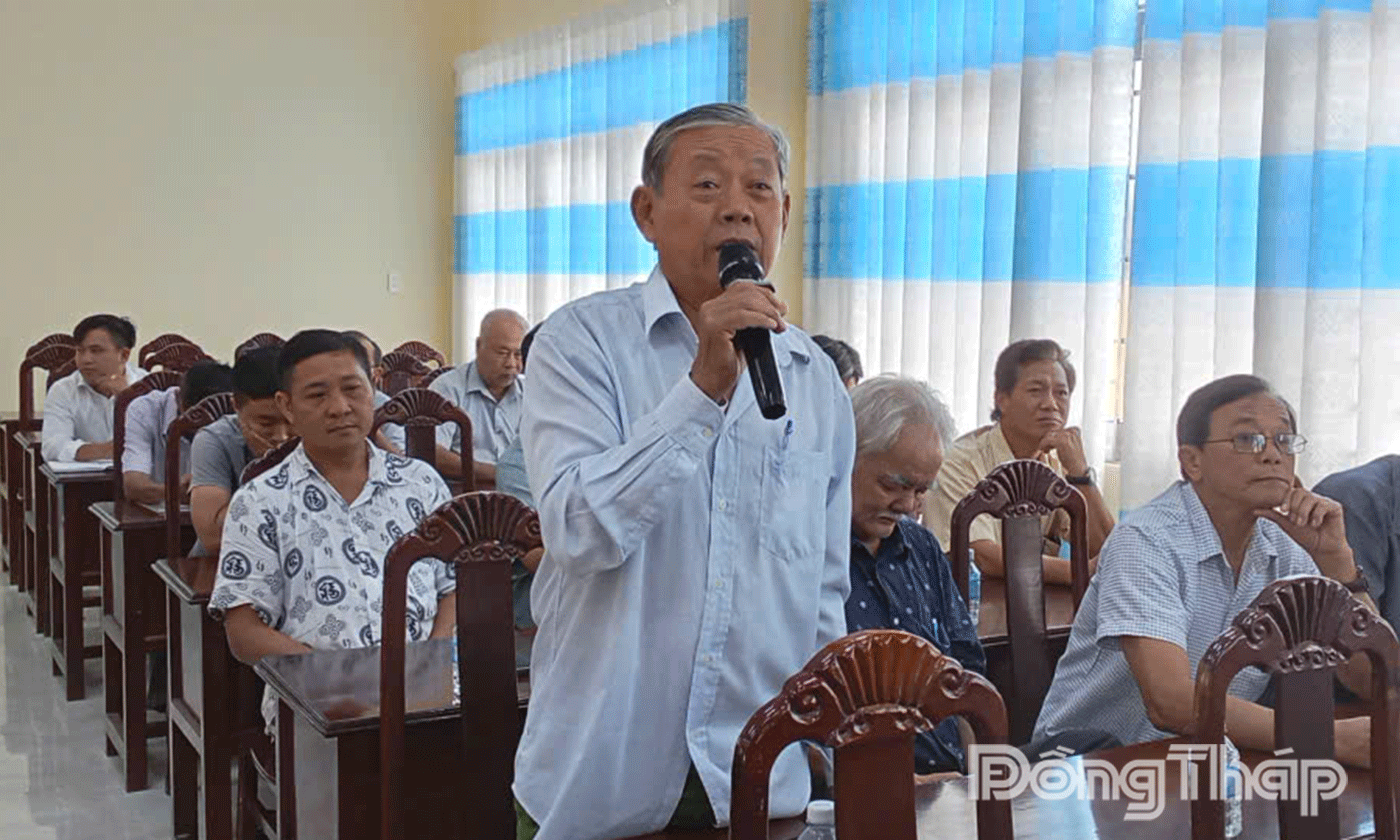 Cử tri phát biểu ý kiến.