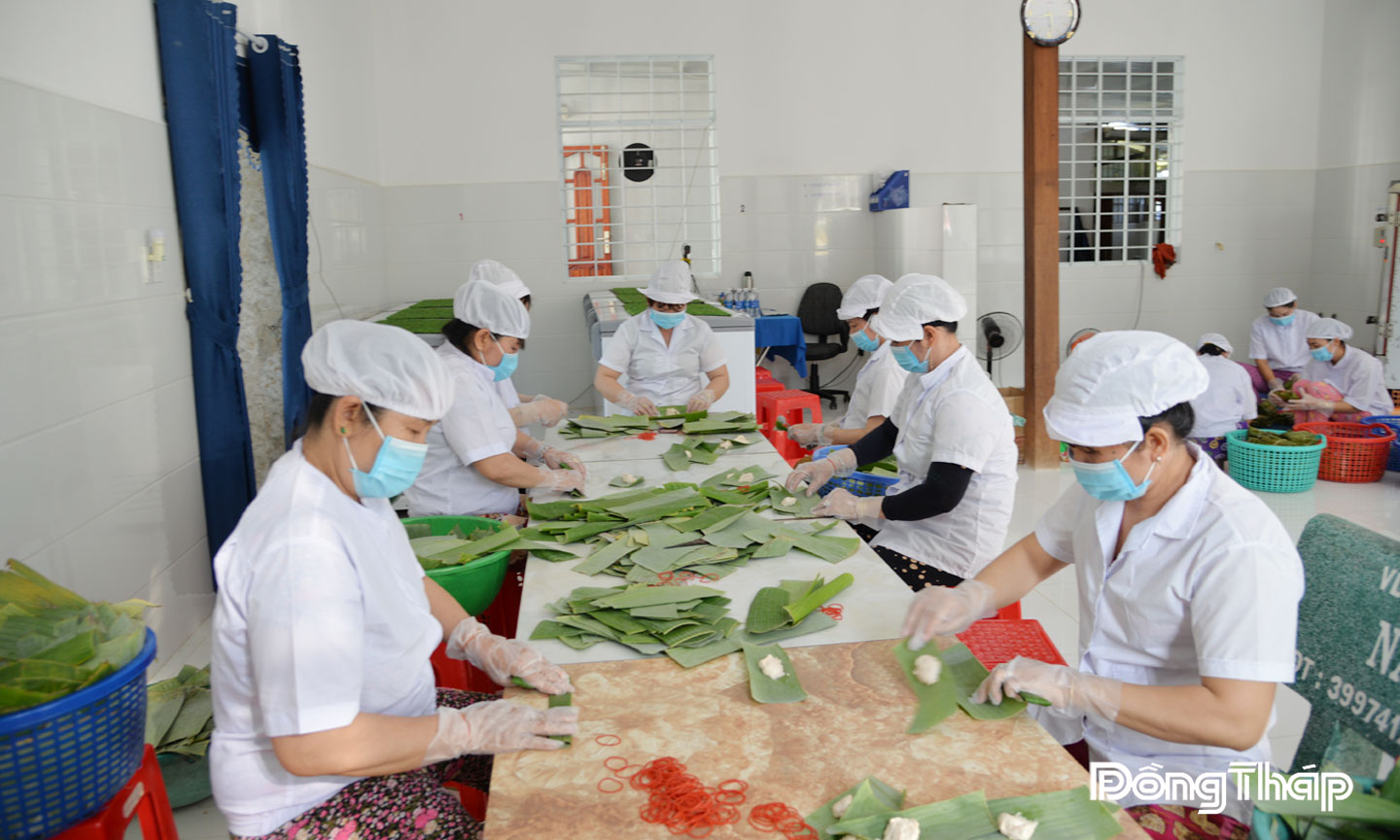 Hoạt động của doanh nghiệp góp phần giải quyết việc làm cho lao động địa phương.