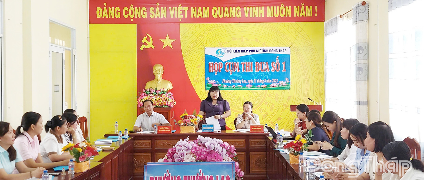 Đồng chí Thái Ngọc Bảo Trâm, Tỉnh ủy viên, Chủ tịch Hội Liên hiệp Phụ nữ tỉnh Đồng Tháp phát biểu chỉ đạo cuộc họp.