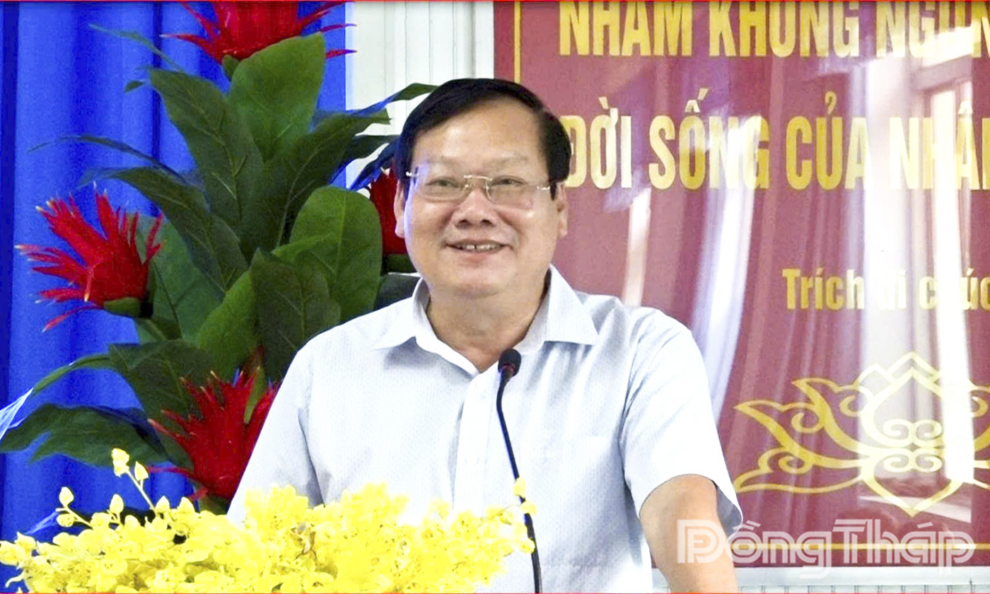 Đại biểu HĐND tỉnh Đồng Tháp Nguyễn Hữu Lợi, Tỉnh ủy viên, Bí thư Đảng ủy, Chủ tịch Hội đồng nhân dân phường Gò Công phát biểu tại buổi tiếp xúc cử tri phường Long Thuận.