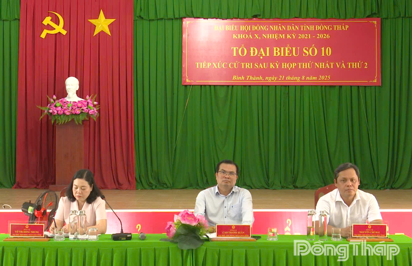 Đại diện tổ đại biểu số 10 Hội đồng nhân dân tỉnh tiếp xúc cử tri xã Bình Thành.