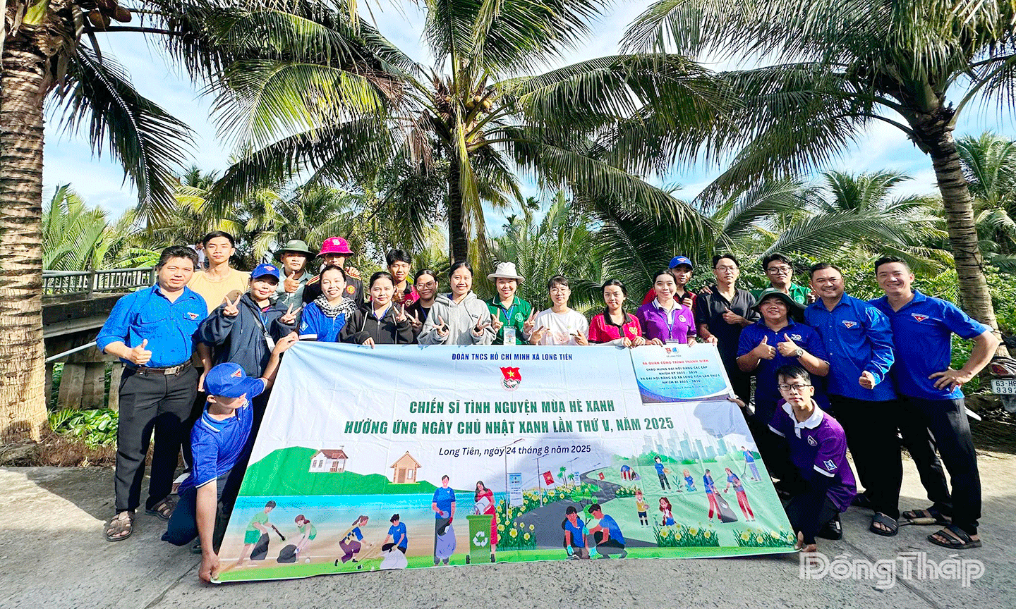 Đoàn viên, thanh niên xã Long Tiên tham gia Ngày Chủ nhật xanh lần thứ V năm 2025.