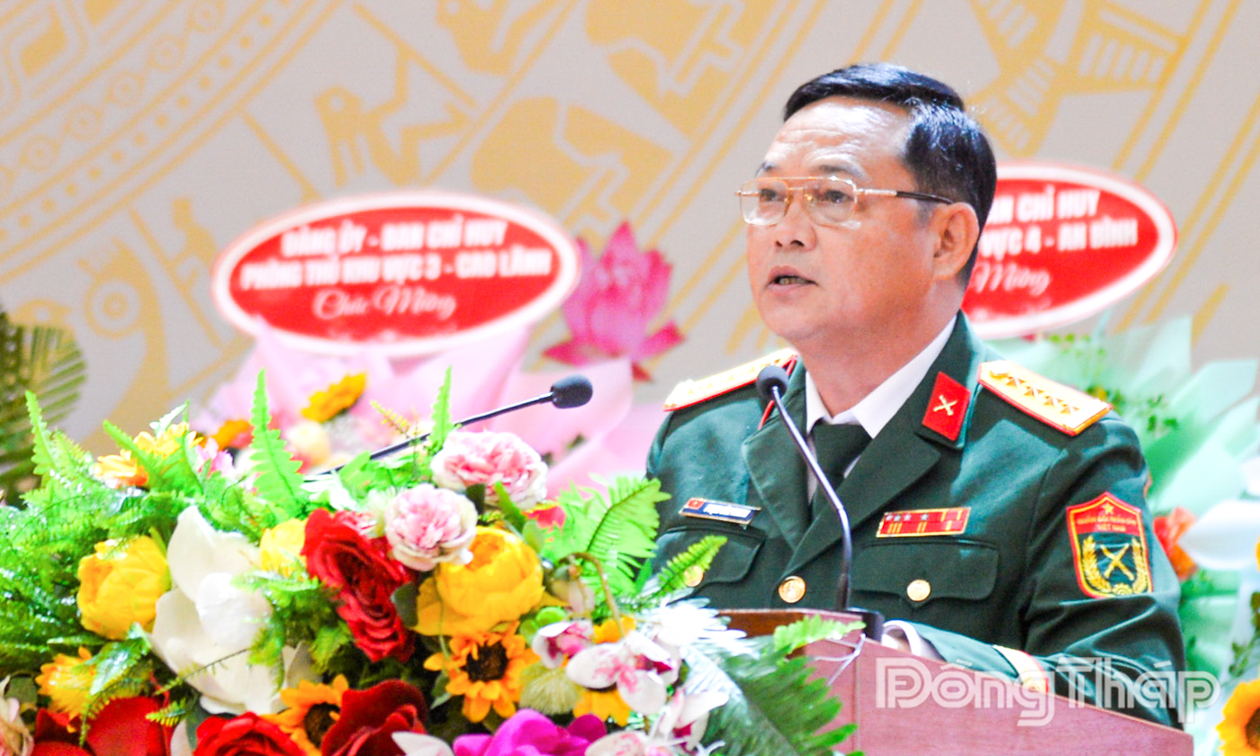 Đại tá Phạm Văn Thanh, Ủy viên Ban Thường vụ Tỉnh ủy, Chỉ huy trưởng Bộ Chỉ huy Quân sự tỉnh ôn lại truyền thống.