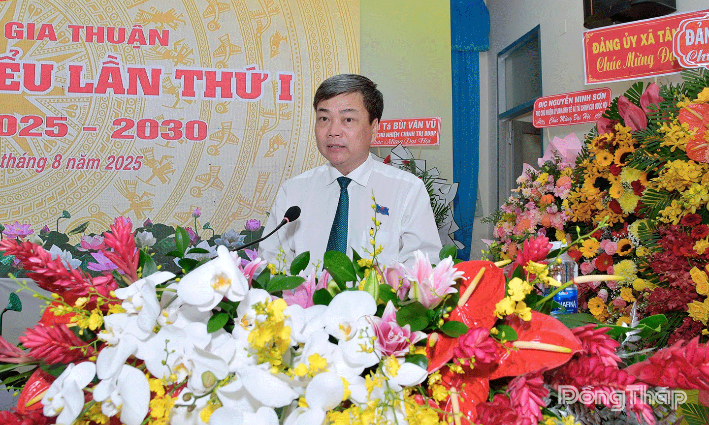 Đồng chí Phạm Văn Chuẩn, Ủy viên Ban Thường vụ Tỉnh ủy, Phó Chủ tịch Hội đồng nhân dân tỉnh Đồng Tháp phát biểu tại Đại hội