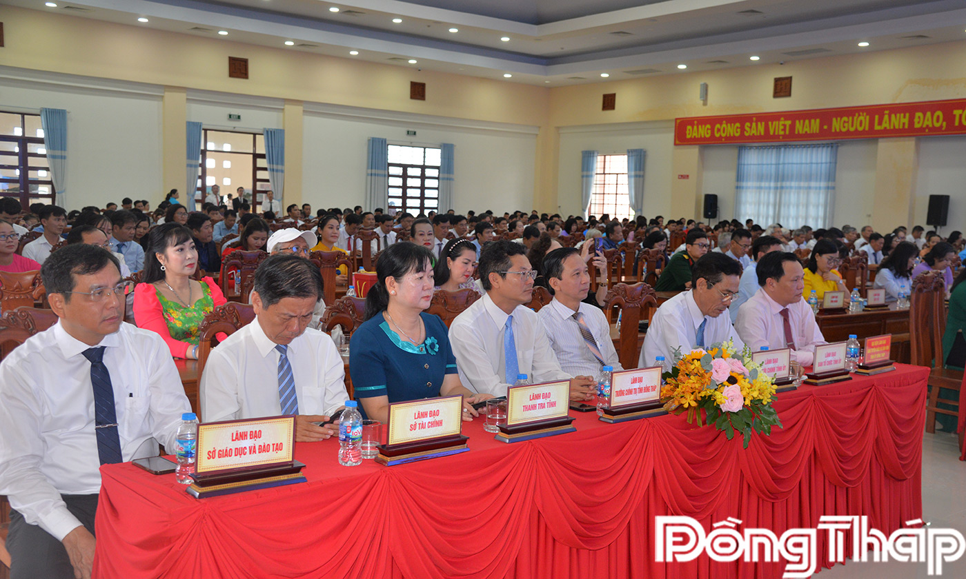 Đại biểu tham dự họp mặt