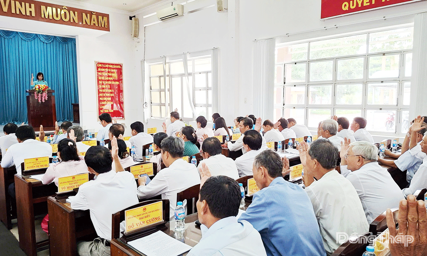 biểu quyết thông qua 7 Nghị quyết