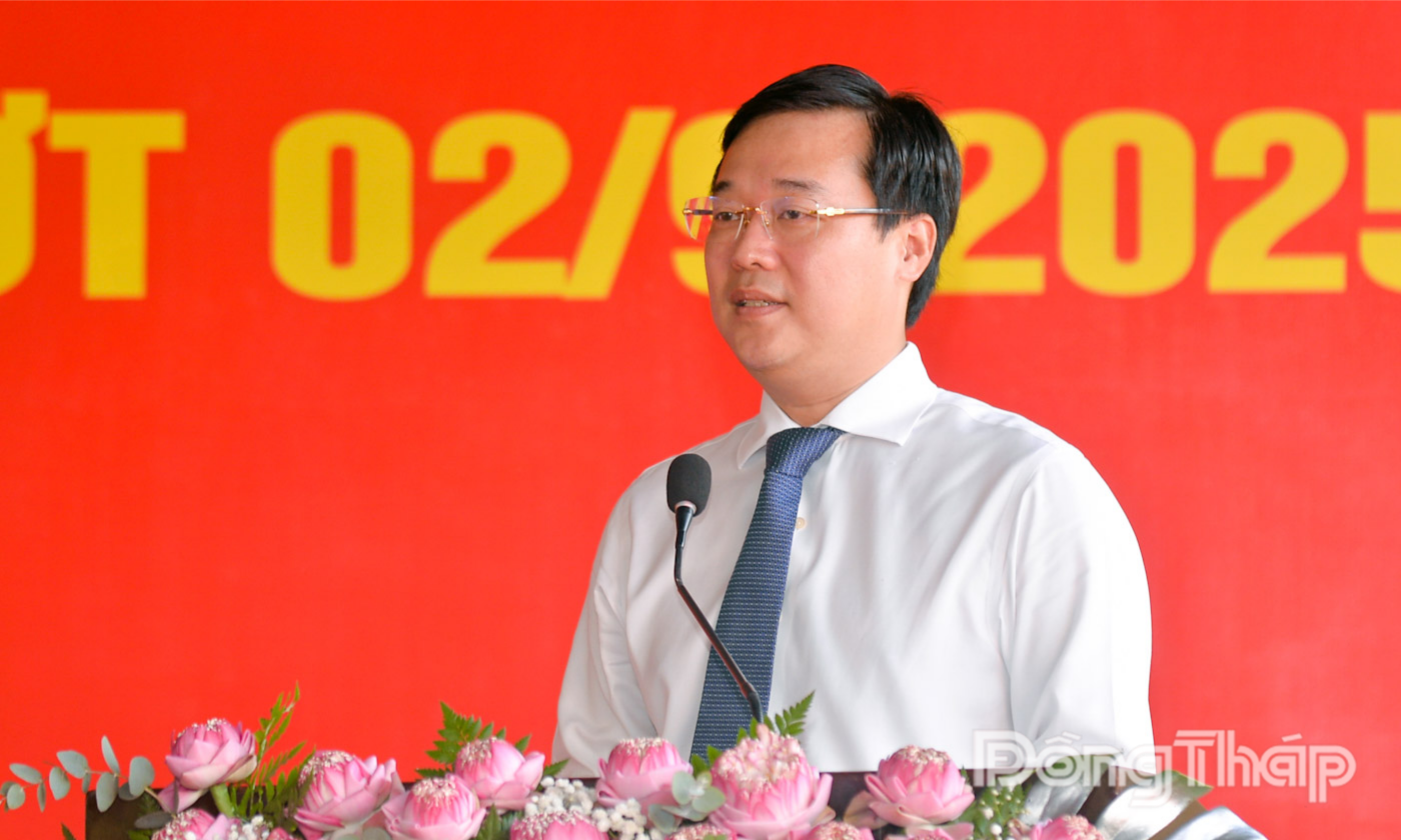 Đồng chí Lê Quốc Phong phát biểu tại Lễ trao Huy hiệu Đảng.