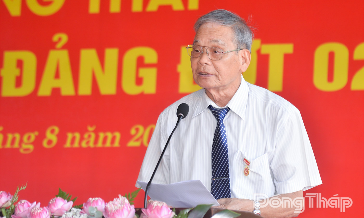 Đồng chí Nguyễn Văn Đông, nguyên Trưởng Phòng Đào tạo, Trường Quân sự Quân khu 9, đảng viên Chi bộ khu phố 12, Đảng bộ phường Thới Sơn, đảng viên được tặng Huy hiệu 60 năm tuổi Đảng phát biểu tại buổi lễ.