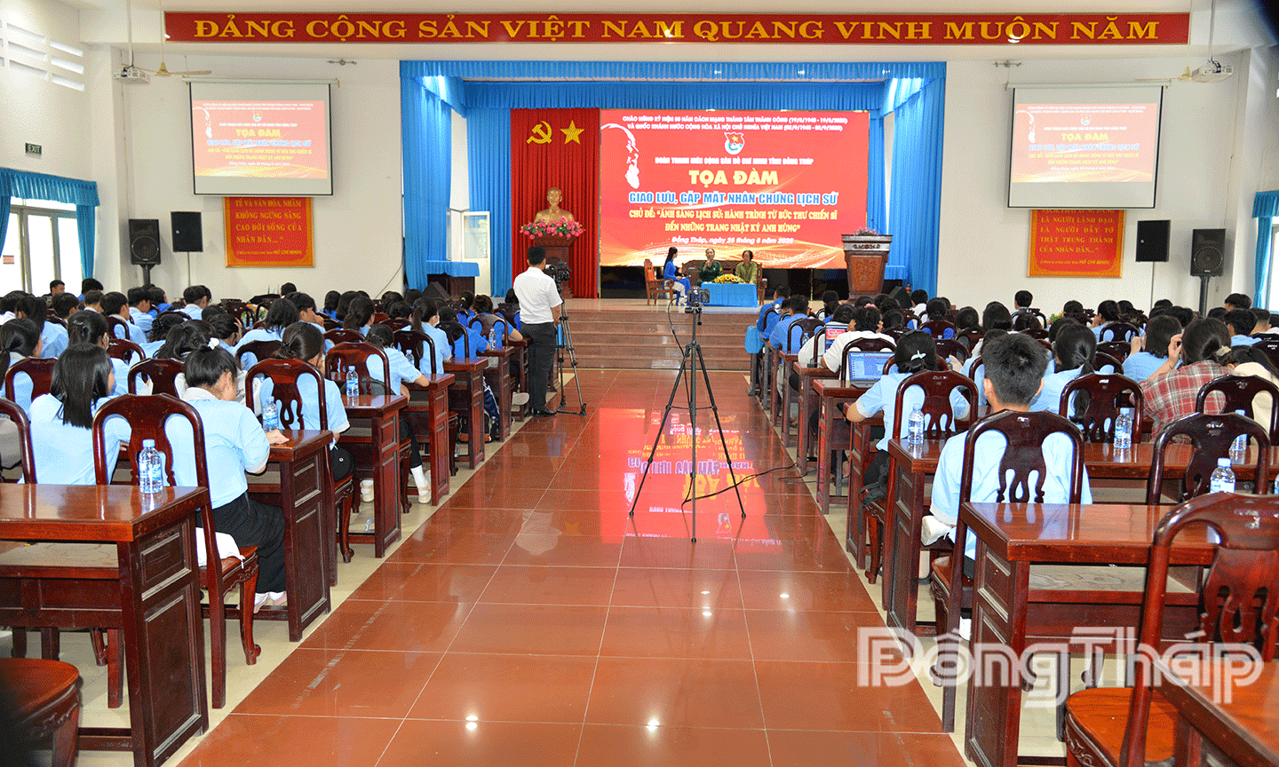 Quang cảnh buổi tọa đàm 