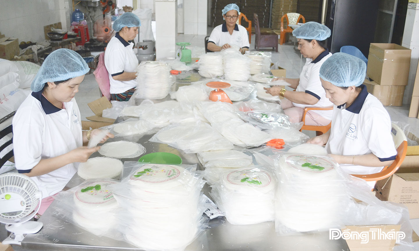 Bánh tráng rế - nét đẹp nghề truyền thống ở Cái Bè.