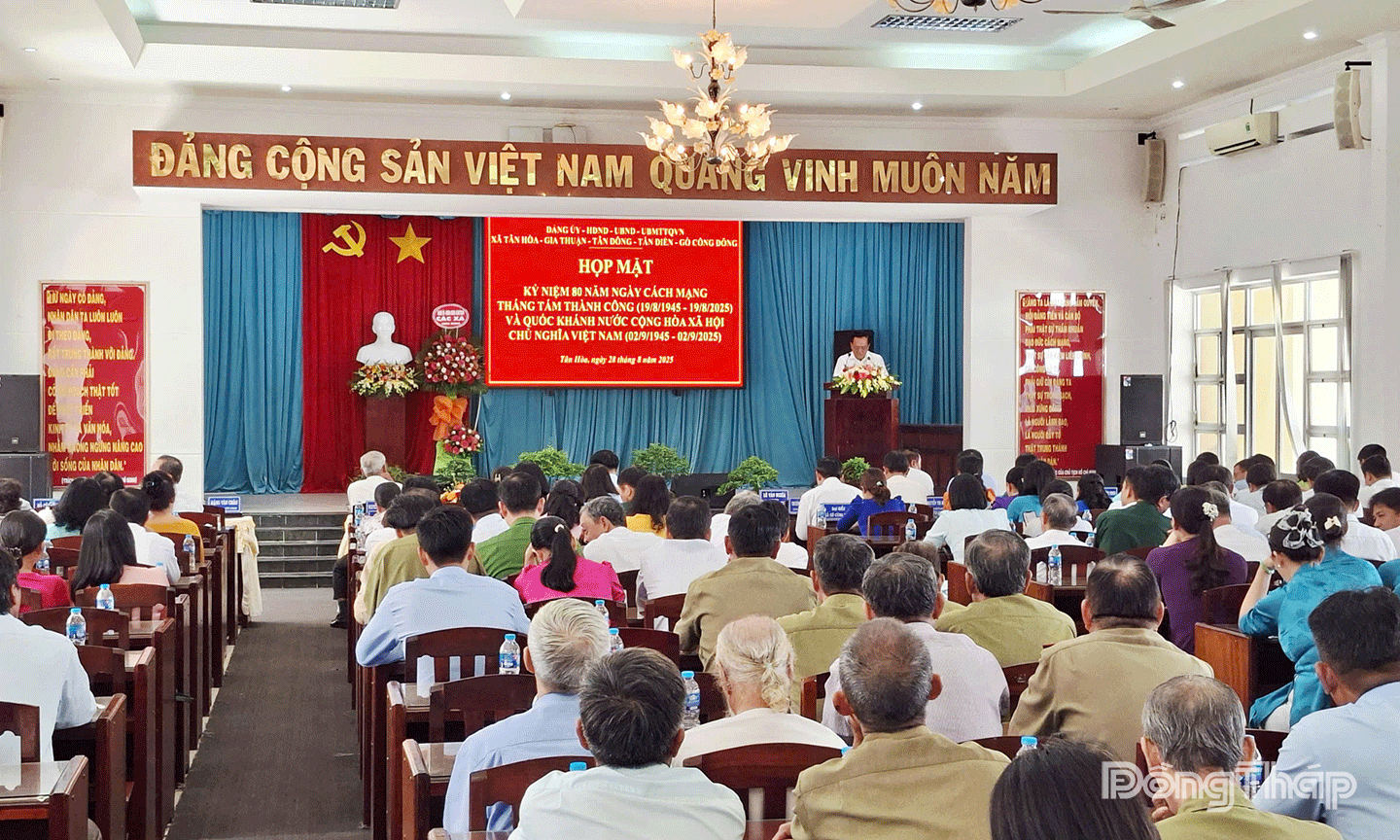 Quang cảnh buổi họp mặt