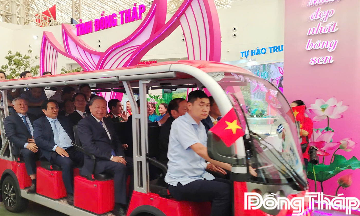 Tổng Bí thư Tô Lâm, Thủ tướng Phạm Minh Chính và các đồng chí lãnh đạo, nguyên lãnh đạo Đảng, Nhà nước tham quan Triển lãm 