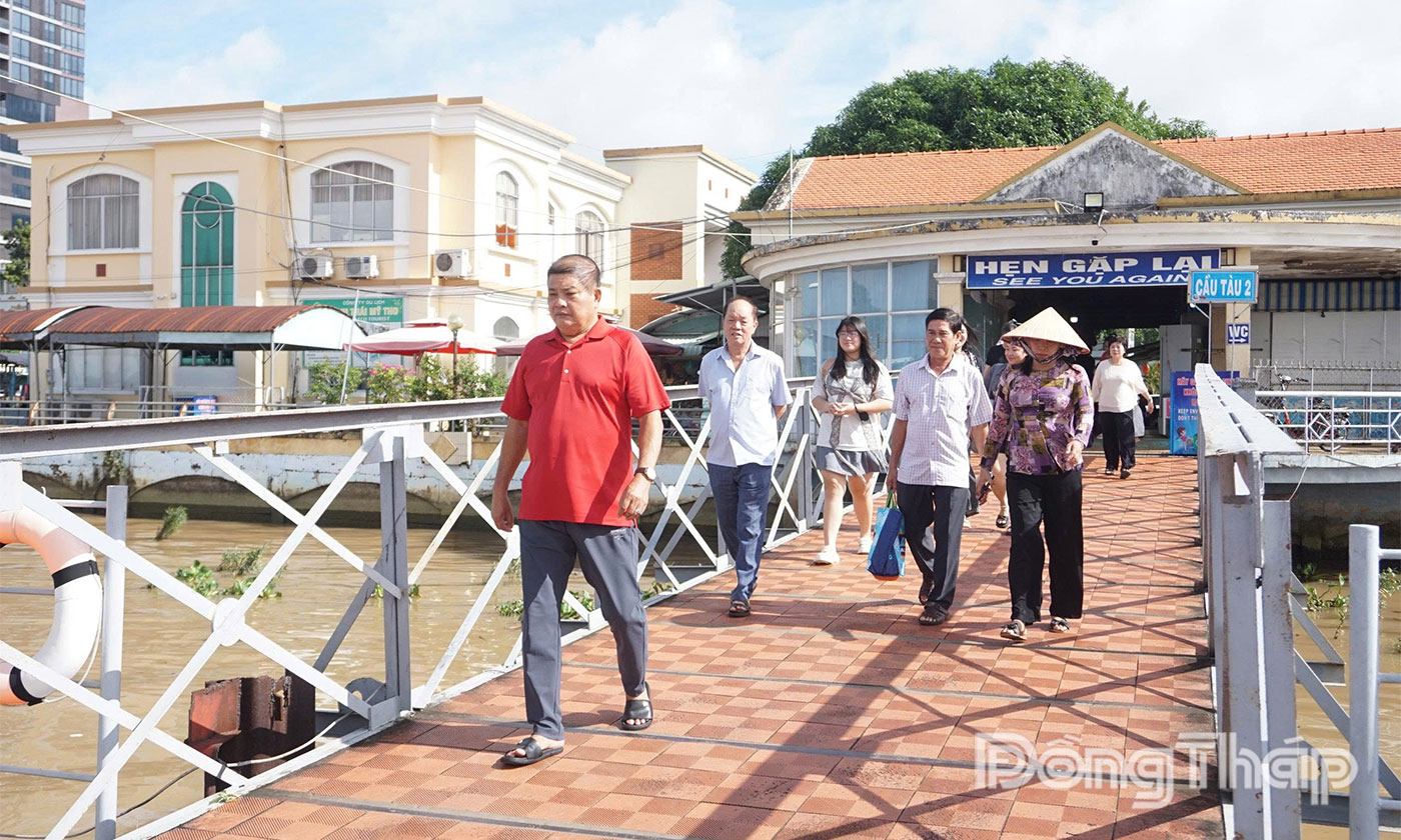 Du khách đến tham quan cù lao Thới Sơn qua Bến tàu thuỷ du lịch Mỹ Tho trong ngày 31-8.