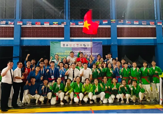 Đội tuyển kurash Việt Nam thi đấu tại Indonesia. Ảnh: MINH MINH