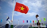 Cờ Tổ quốc giữa trùng khơi