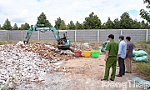 Bắt quả tang 2 vụ đổ trái phép vỏ sầu riêng gây ô nhiễm môi trường