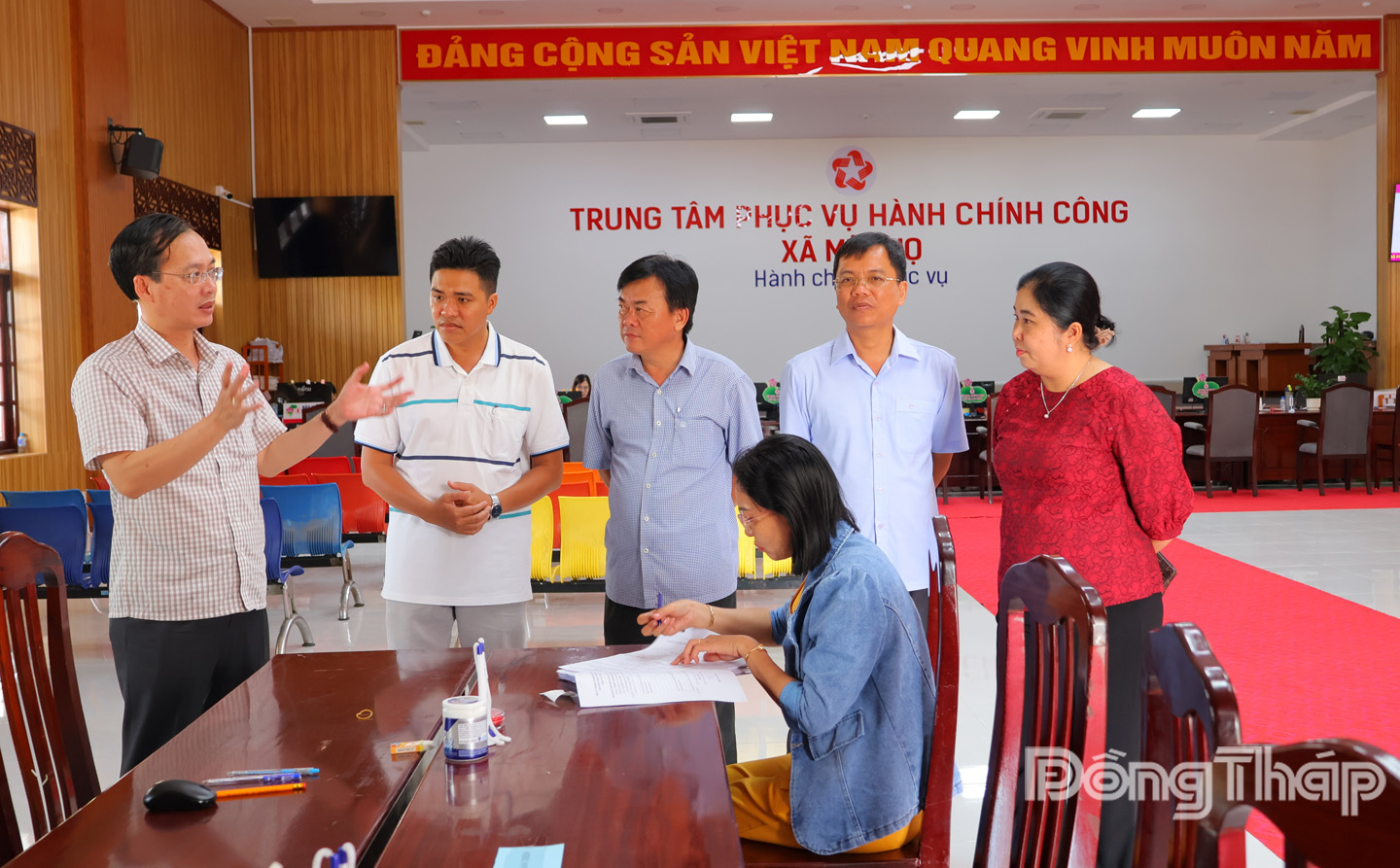 Chủ tịch UBND tỉnh Đồng Tháp Trần Trí Quang khảo sát cao tốc Cao Lãnh - An Hữu và Trung tâm Phục vụ hành chính công xã Mỹ Thọ