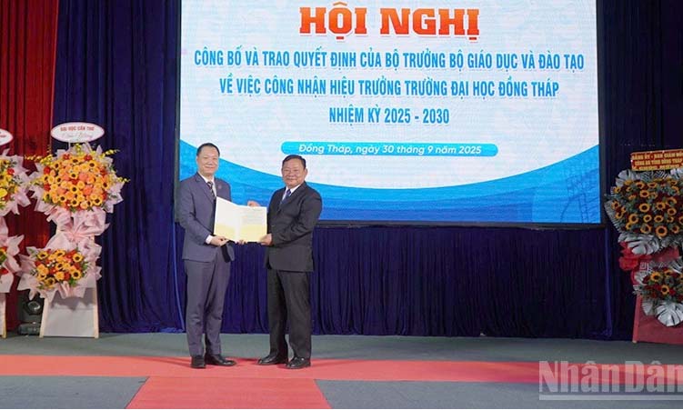 Trường đại học Đồng Tháp công bố quyết định công nhận hiệu trưởng