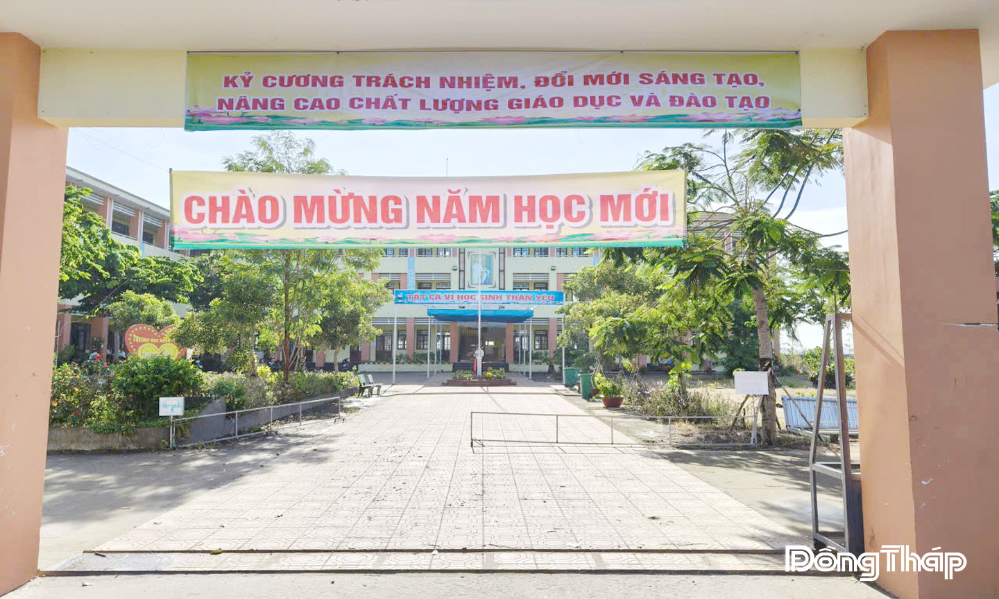 Trường Tiểu học Bình Thạnh sẵn sàng cho buổi Lễ khai giảng năm học mới.