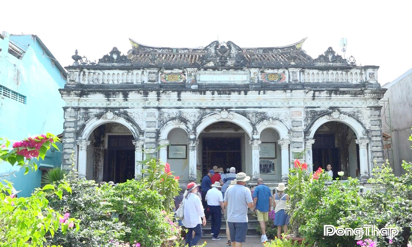 Nhà cổ Huỳnh Thủy Lê - một trong những điểm thu hút khách du lịch tại Sa Đéc.  Ảnh: Hoài Thảo