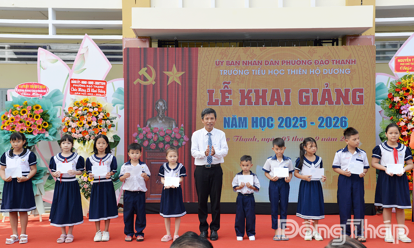 trao 10 suất học bổng cho học sinh có hoàn cảnh khó khăn