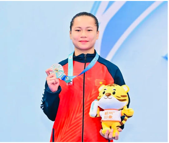 Tuyển thủ Nguyễn Mai Quỳnh Anh đã giành HCB tại giải vô địch trẻ châu Á 2025 đối với nhóm tuổi thiếu niên. Ảnh: AKF