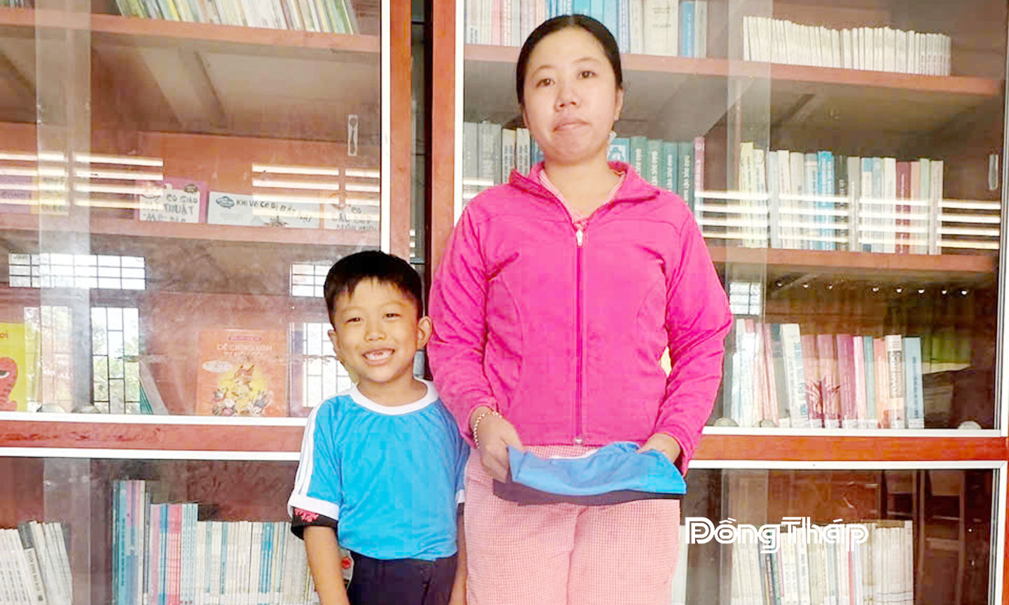 Chị Lưu Thanh Thảo (ngụ ấp Hưng Lợi, xã Thanh Mỹ) giảm gánh nặng chi phí học tập cho con vì được Trường Tiểu học Thanh Mỹ cho mượn sách giáo khoa, tặng tập, cặp da, quần áo.