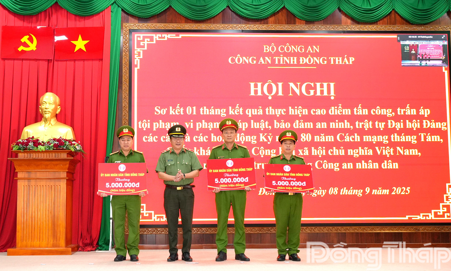 Khen thưởng các tập thể, cá nhân.