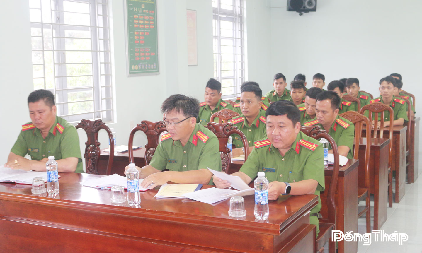 Công tác giáo dục chính trị, tư tưởng cho đảng viên được thực hiện thường xuyên gắn với việc tổ chức học tập Chủ nghĩa Mác - Lênin, tư tưởng Hồ Chí Minh. 