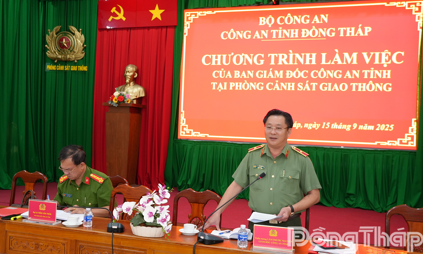 Thiếu tướng Lâm Phước Nguyên chủ trì buổi làm việc.