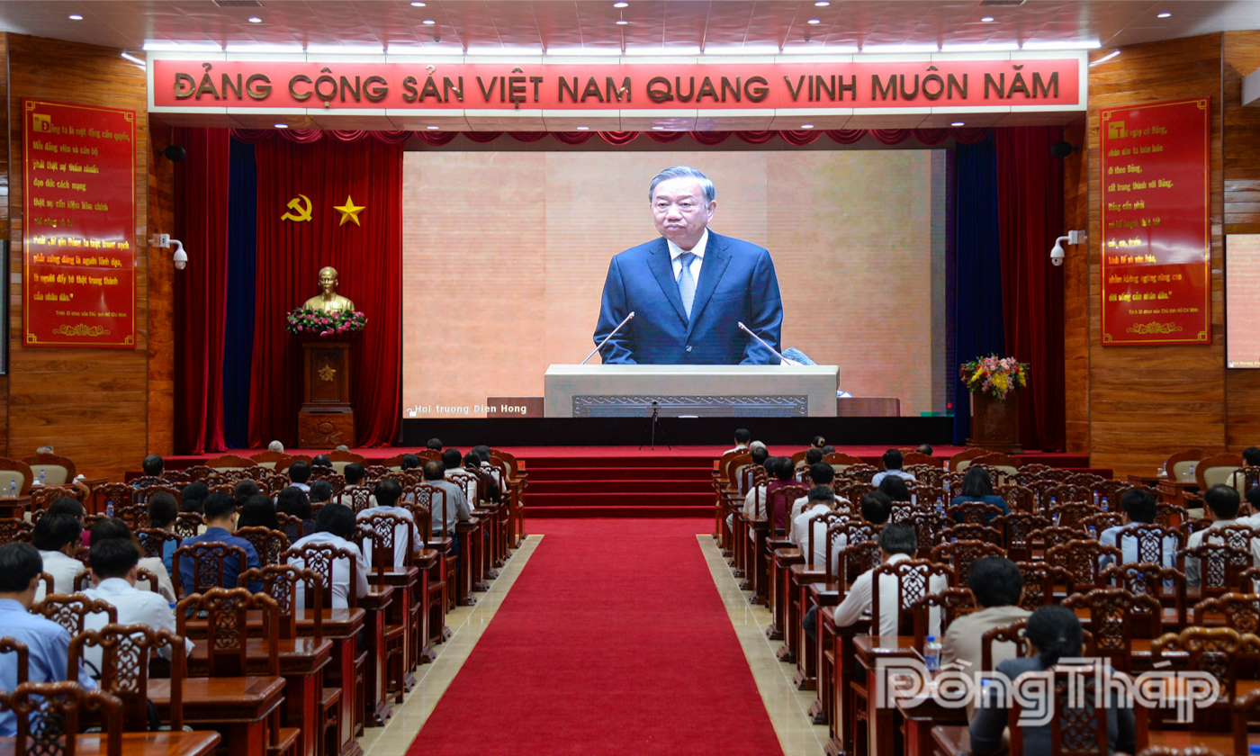 Quang cảnh tại điểm cầu Hội trường Ấp Bắc, Trung tâm hội nghị tỉnh Đồng Tháp.