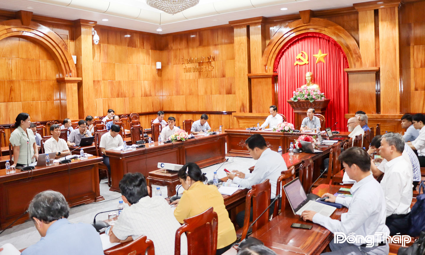 Quang cảnh buổi làm việc.