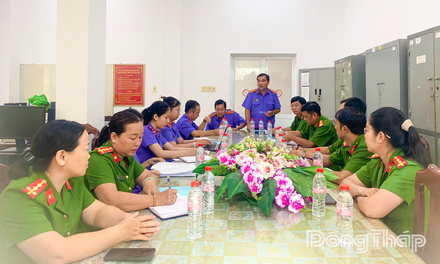 Quang cảnh buổi làm việc.