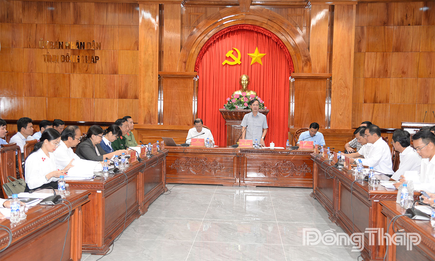 Quang cảnh cuộc họp.