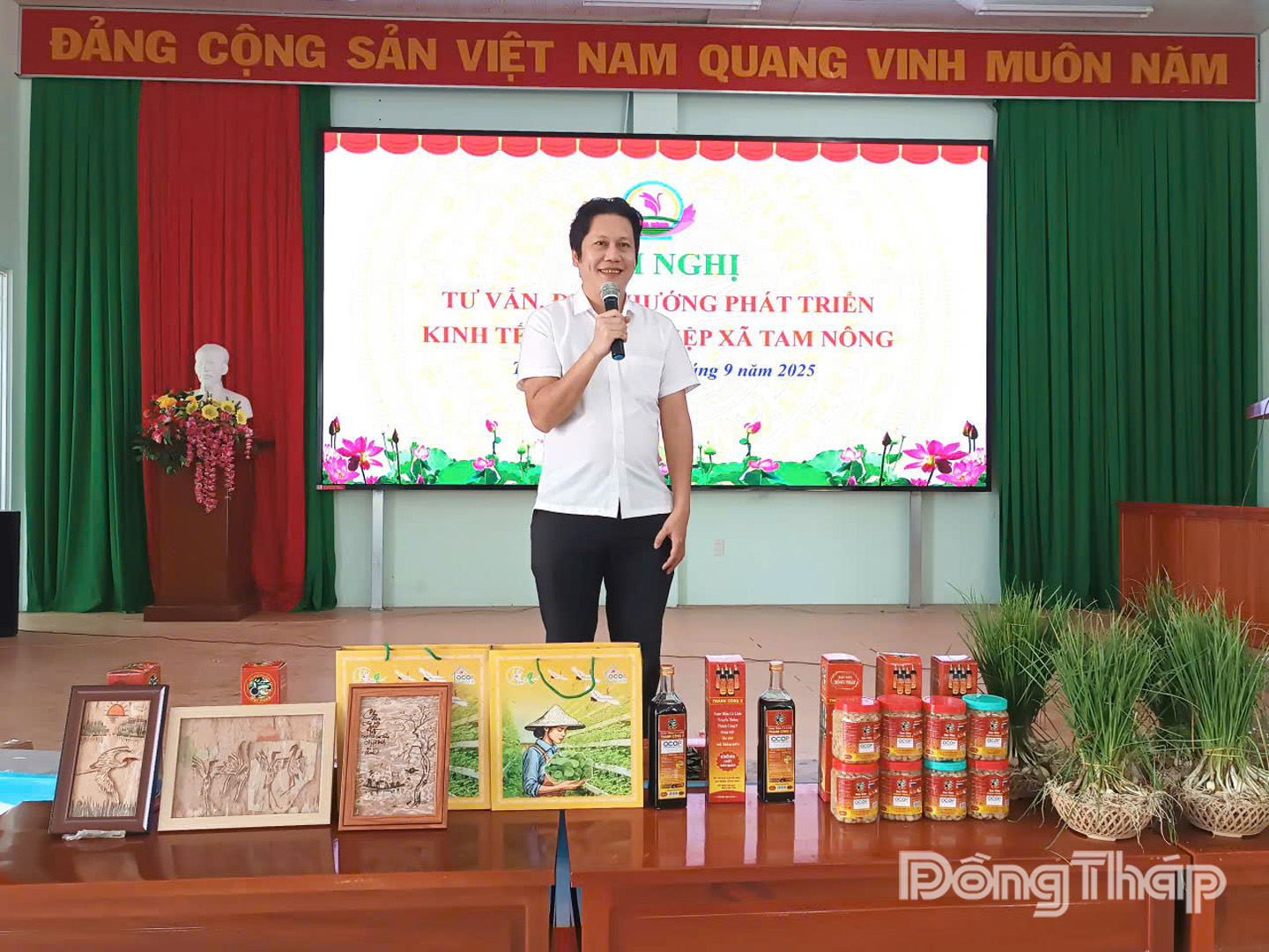 Thạc sĩ Hoàng Sơn Công – Giám đốc Trung tâm hỗ trợ khởi nghiệp và chuyển giao công nghệ ngành hàng bán lẻ  chia sẽ những định hướng phát triển kinh tế nông nghiệp cho xã Tam Nông.