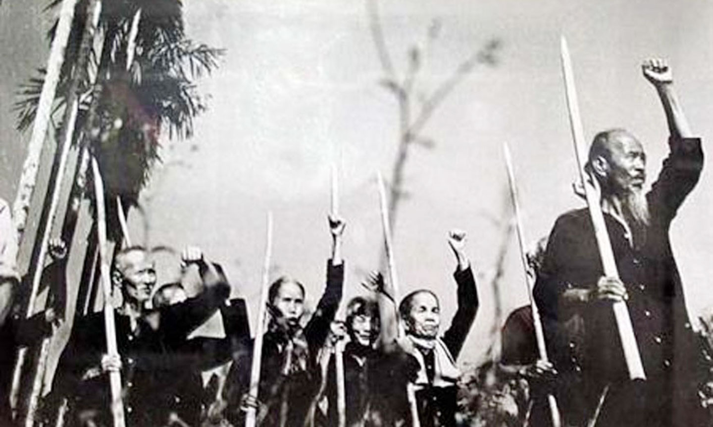 Dân quân cứu nước Nam bộ trong những ngày đầu Nam bộ kháng chiến 1945. 