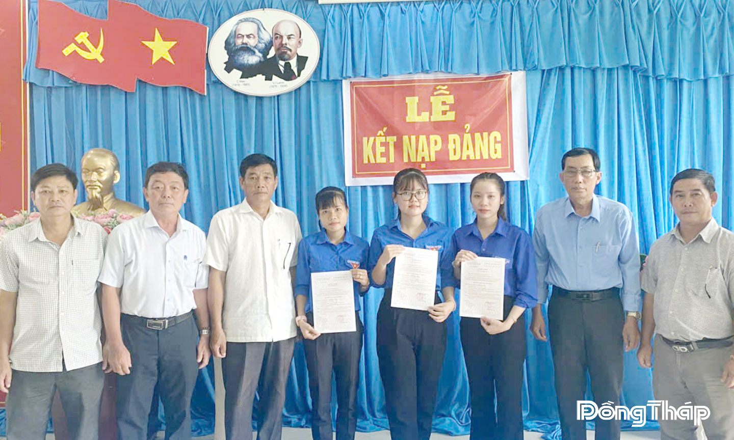 Các chi bộ, đảng bộ trực thuộc Đảng bộ xã Đốc Binh Kiều luôn quan tâm  thực hiện tốt công tác phát triển đảng viên.