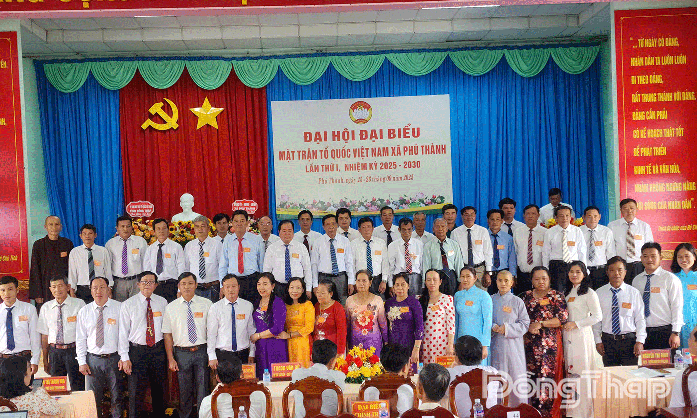 57 Ủy viên Ủy ban MTTQ Việt Nam xã Phú Thành khóa I ra mắt trước Đại hội.