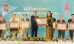 Nông dân Nguyễn Đức Lữ vinh dự nhận Huân chương Lao động hạng Ba