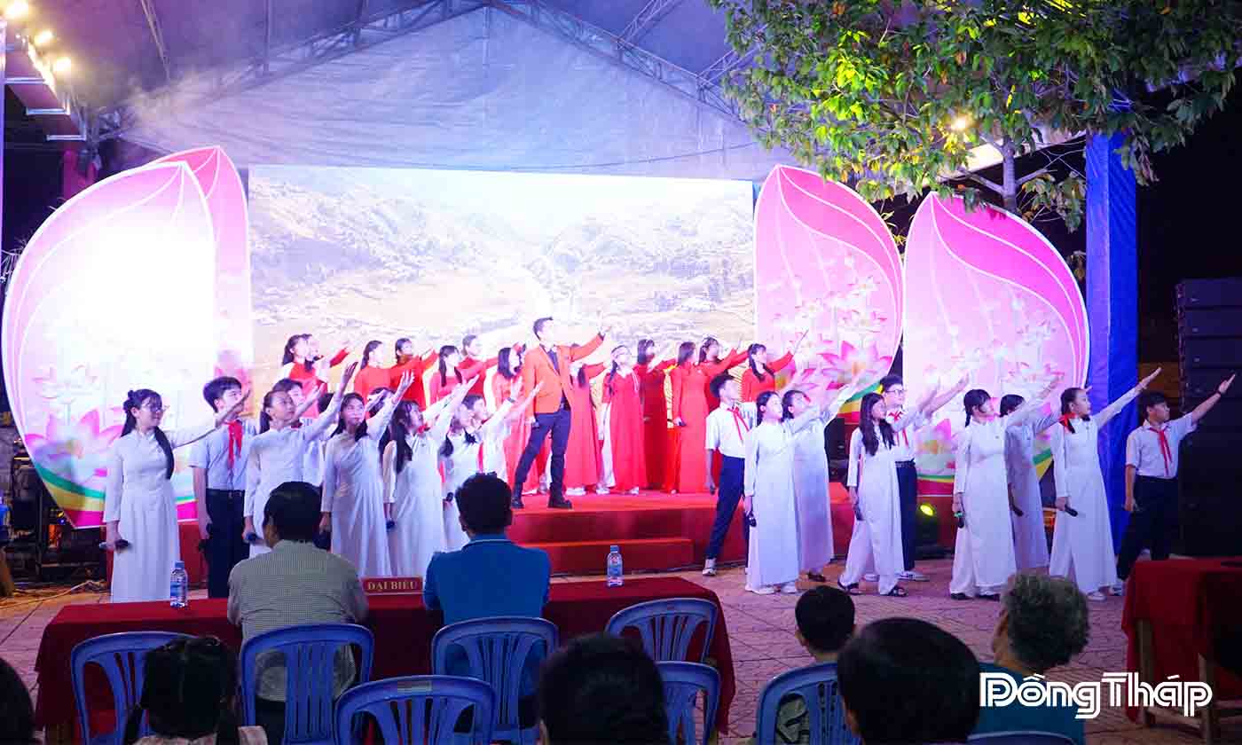Chương trình nghệ thuật 'Sáng mãi niềm tin dâng Đảng'