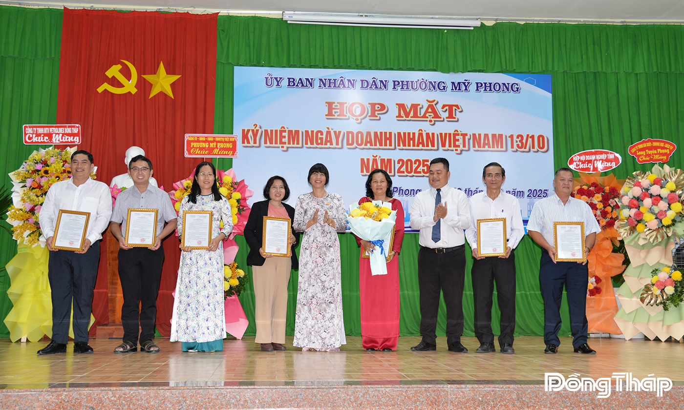 Đồng chí Phan Văn Thắng dự Họp mặt kỷ niệm Ngày Doanh nhân Việt Nam tại phường Mỹ Phong