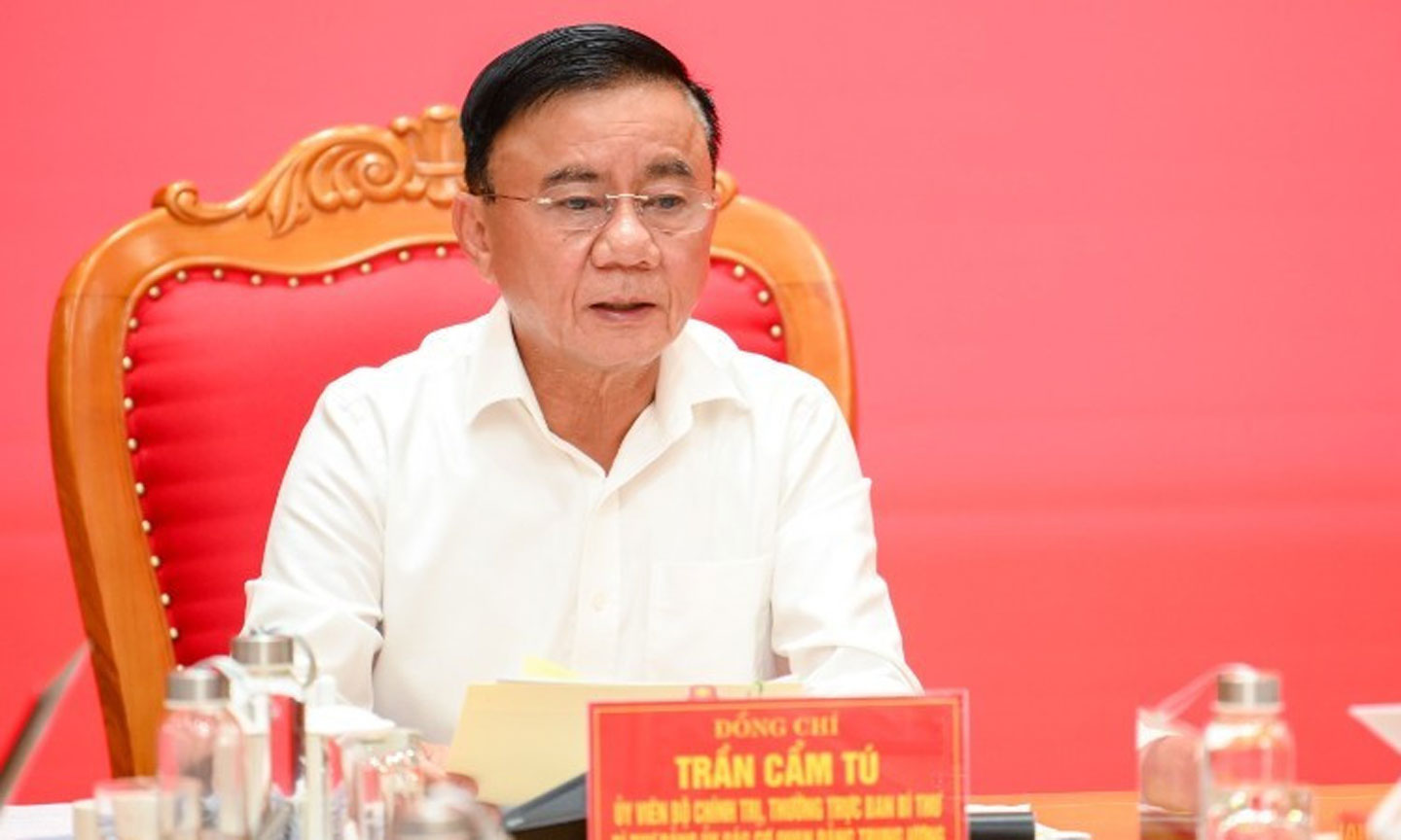 Chỉ thị của Ban Bí thư về việc thực hiện bảo hiểm y tế toàn dân trong giai đoạn mới