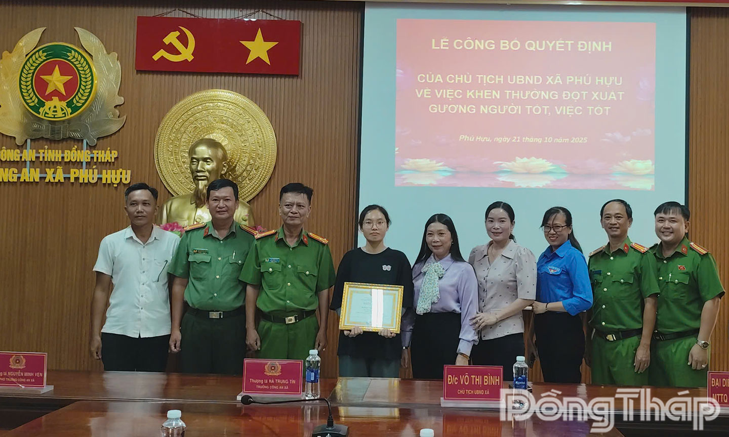 Xã Phú Hựu: Khen thưởng đột xuất cho em Phạm Nguyễn Anh Thư