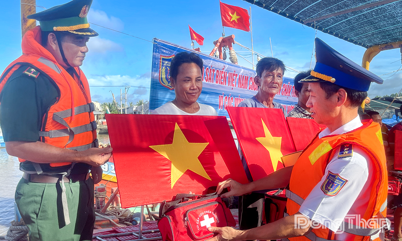 Cảnh sát biển Việt Nam kiểm tra tại Bộ Tư lệnh Vùng Cảnh sát biển 3