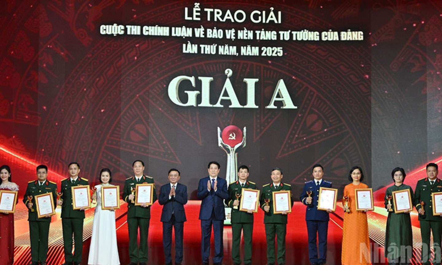 President attends award ceremony for 5th national writing contest on safeguarding Party's ideological foundations