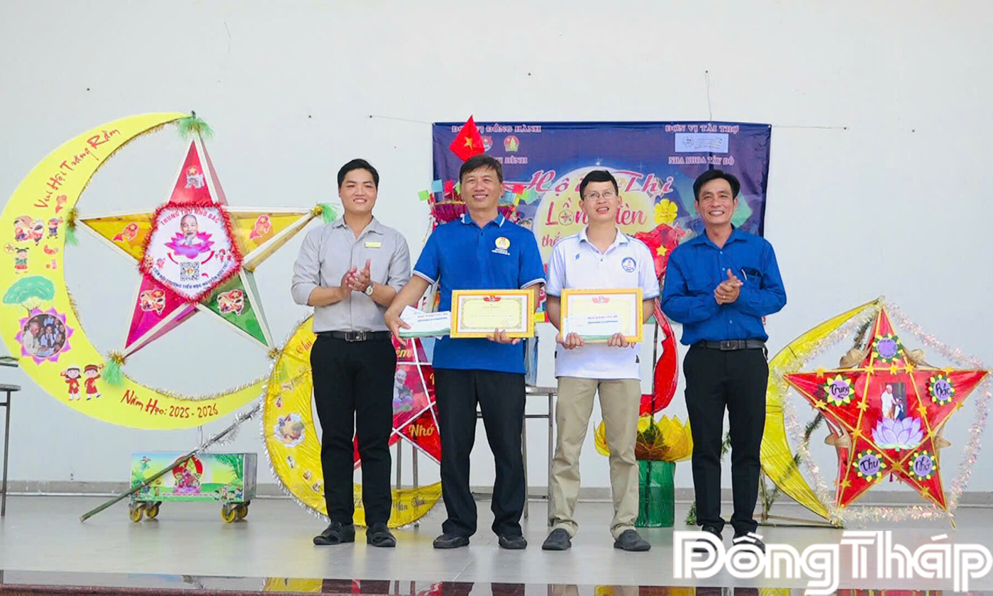 Trao giải Nhất cho các Đội