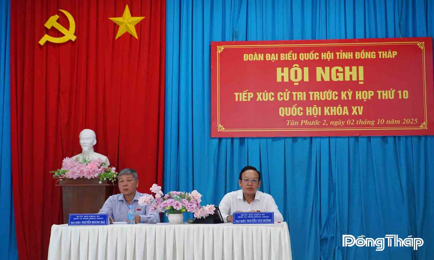 Đoàn ĐBQH tiếp xúc cử tri tại xã Tân Phước 2.