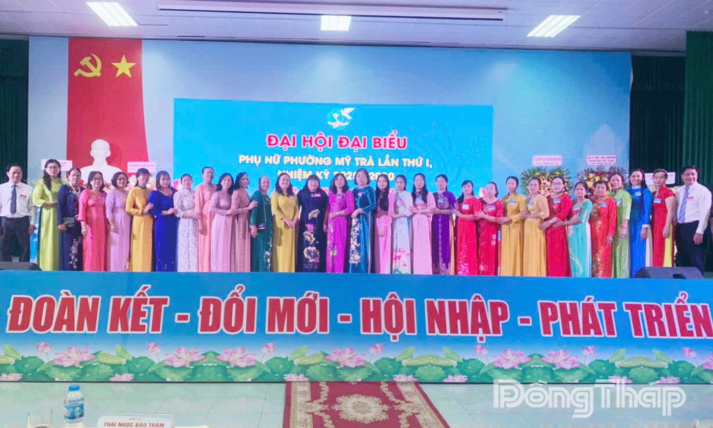 Ban chấp hành hội liên hiệp phụ nữ phường Mỹ Trà khóa I nhiệm kỳ 2025- 2030 chụp Ảnh cùng lãnh đạo trung ương hội liên hiệp phụ nữ Việt Nam và lãnh đạo hội liên hiệp phụ nữ tỉnh,lãnh đạo phường