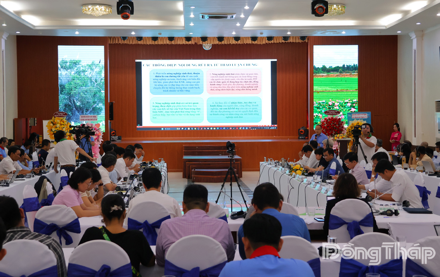 Quang cảnh Hội nghị “Thúc đẩy nông nghiệp sinh thái và chuyển đổi hệ thống lương thực thực phẩm nhằm ứng phó biến đổi khí hậu, tăng cường đa dạng sinh học và cải thiện sinh kế”.